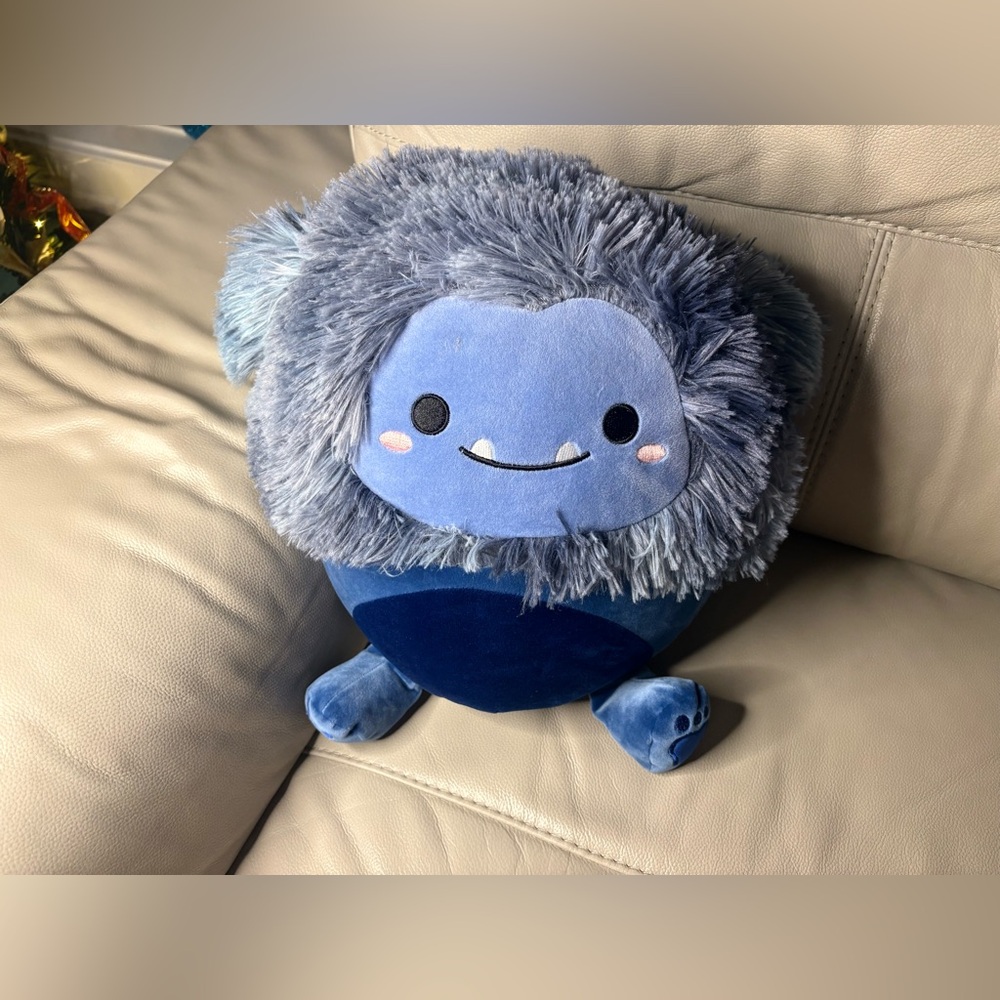 SQUISHMALLOWS REFALO | the Blue Monster Plush Yeti Toy - Picture 5 of 7
